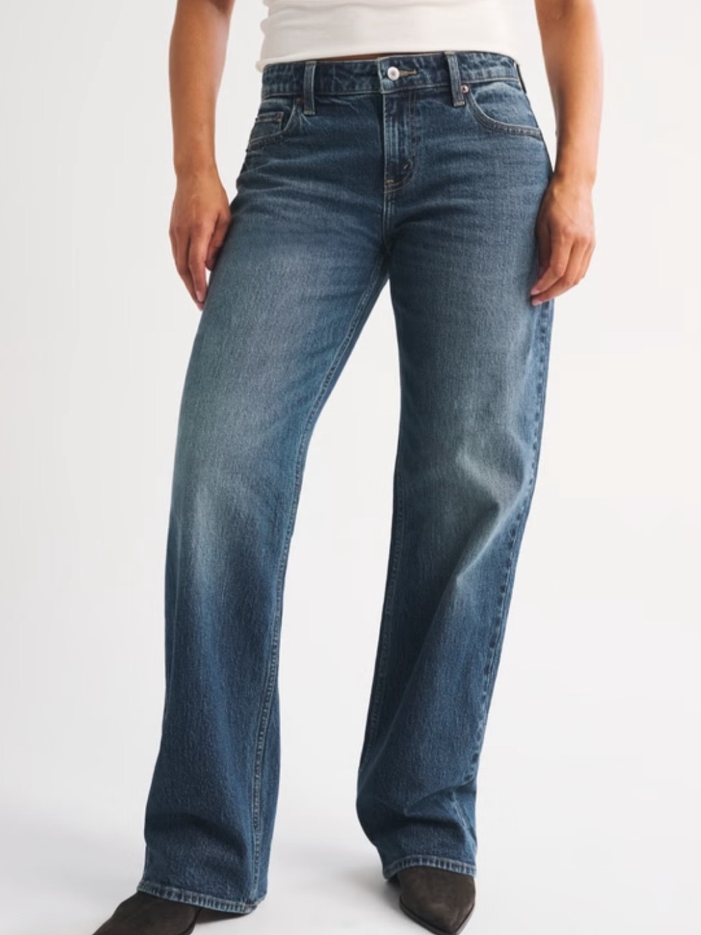 NWT Abercrombie & Fitch Curve Love Low Rise 90’s Relaxed Dark Process Jeans